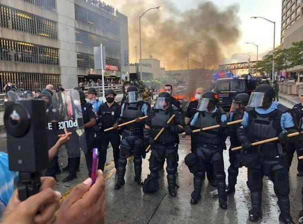 纽约华人与警察激烈冲突,纽约华人与警察激烈冲突的原因